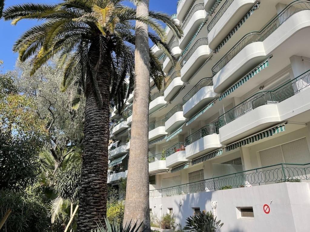 Appartement 100 Metres De La *